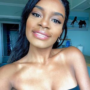 Meet your Posher, Nia